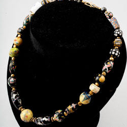 collana di murrine varie veneziane e antiche. Lavorazione a Lume