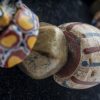 vaghi di bauxite, millefiori Venezia, vetro avvolto con righe policrome. 