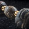 vaghi antichi (alcuni di scavo) di vetro avvolto con filature policrome. 