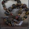vaghi antichi (alcuni di scavo) di vetro avvolto con filature policrome. 