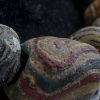 di vaghi di scavo variamente decorati probavilmente provenienti da Turchia o Giava. 